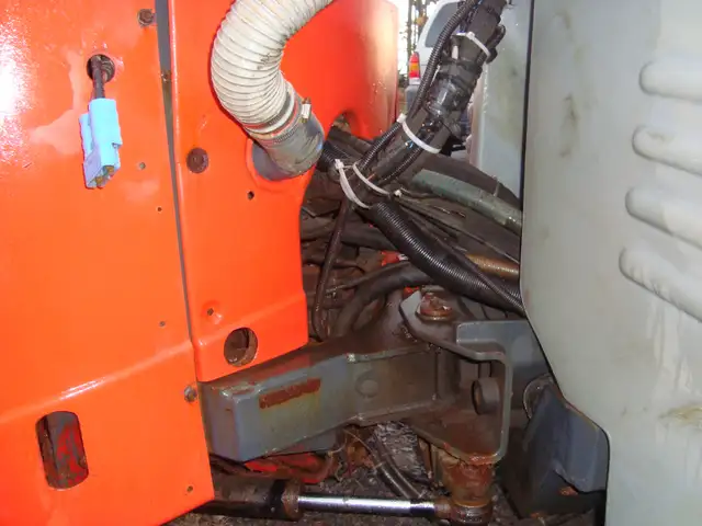 2010 Hako articulating sidewalk snow plow in Other in Trenton - Image 7