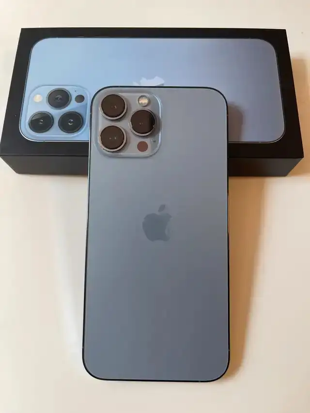 iPhone 13 Pro Max 256GB with Accessories in Cell Phones in Mississauga / Peel Region - Image 5