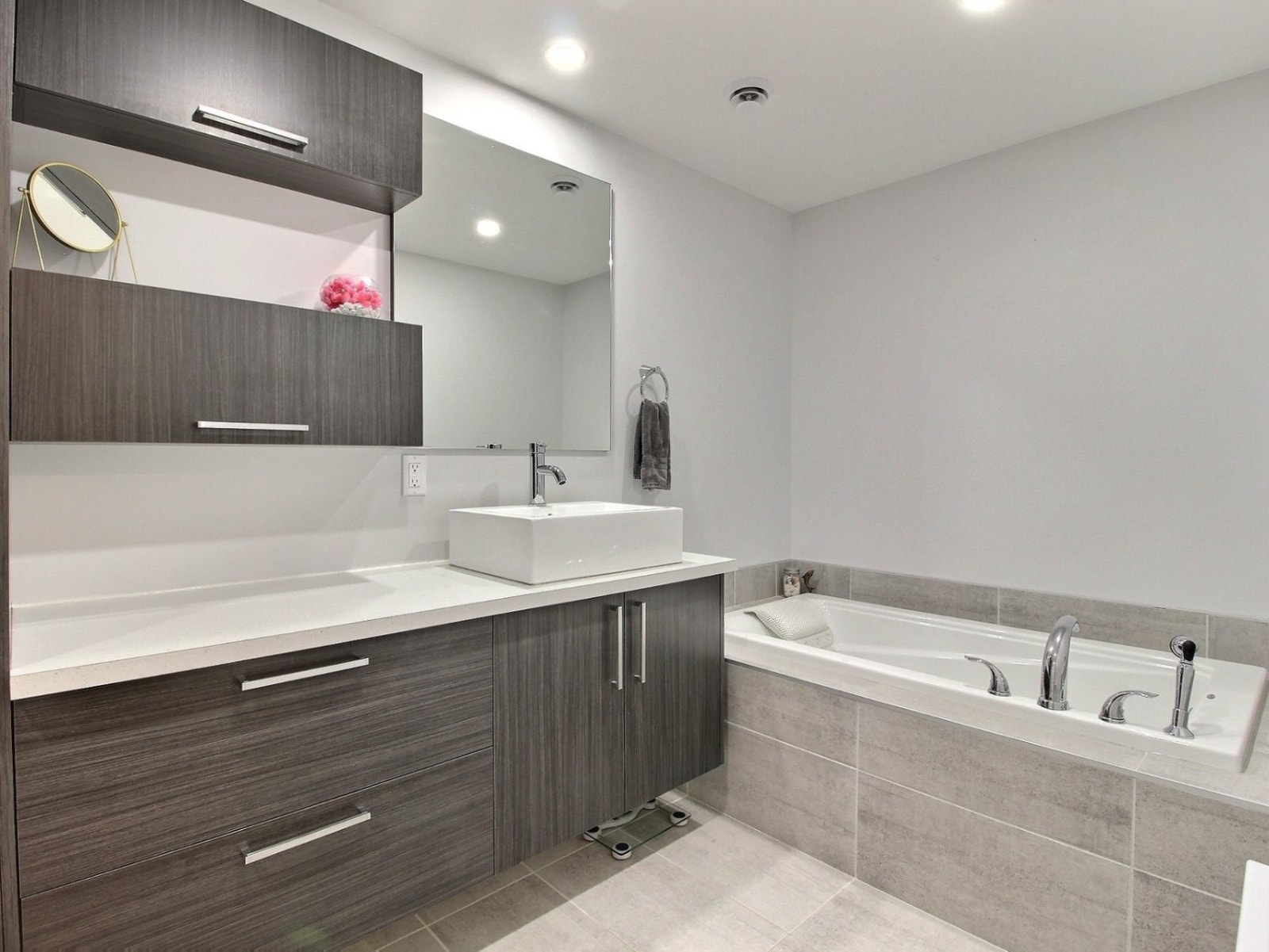 4 1/2 apt à louer boul. Charest Ouest — photo 2
