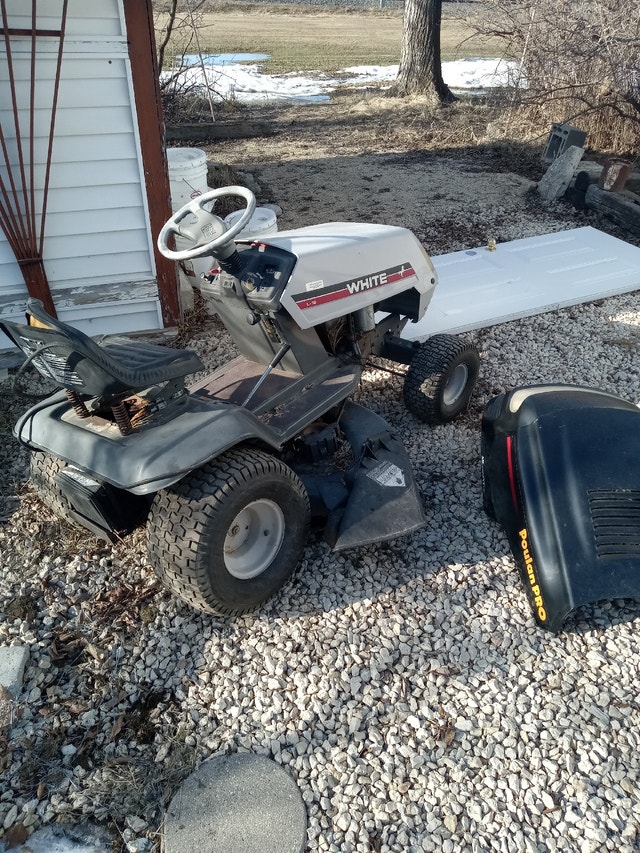 Lawn tractor service and repairs. Lawnmowers & Leaf Blowers