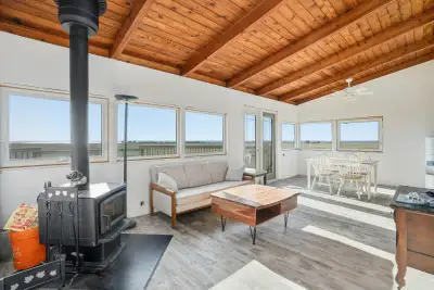 Make an offer - to be moved before we seed this year’s crop. Cabin and decks on raised screw pile an...
