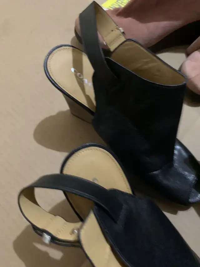 Woman’s designer  in Garage Sales in Mississauga / Peel Region - Image 3