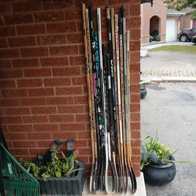 Various Size Hockey Sticks in Hockey in City of Toronto - Image 7