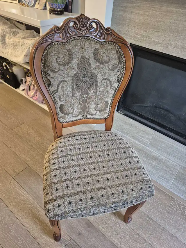 Accent Chair in Chairs & Recliners in Delta/Surrey/Langley - Image 3