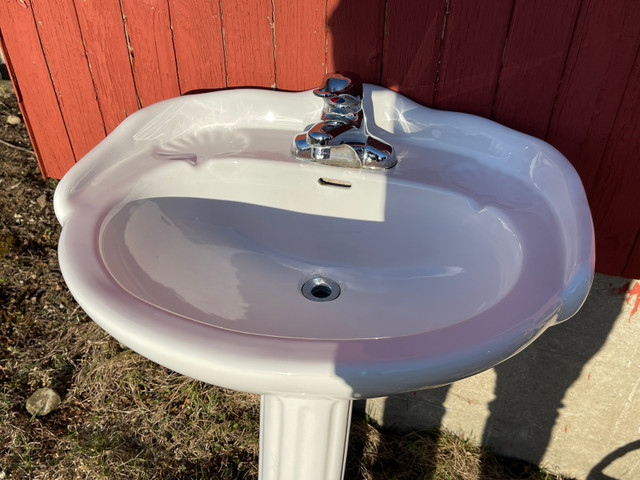 Pedestal Sink in Plumbing, Sinks, Toilets & Showers in Pembroke - Image 3