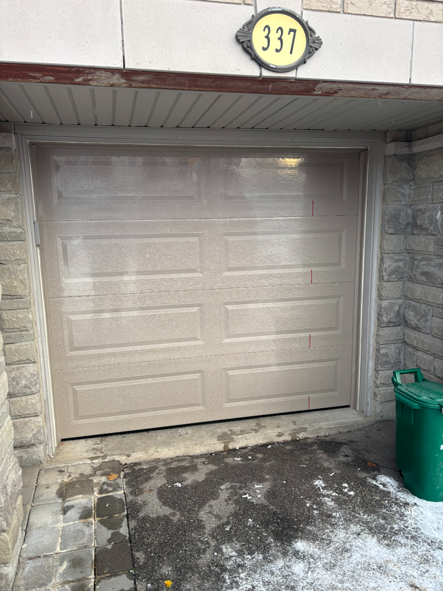Affordable garage door services in Garage Door in Markham / York Region - Image 4