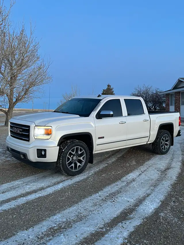 2014 GMC sierra all terrain quick sale in Cars & Trucks in Lethbridge - Image 6
