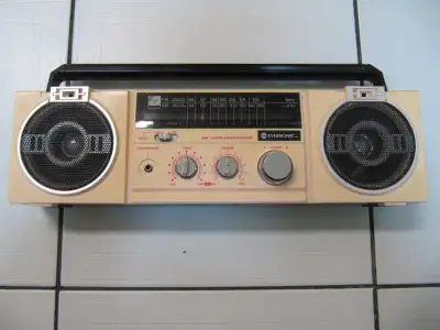 Classic Pink Eversonic Model 1405 AM/FM Portable Stereo 1970s, View more