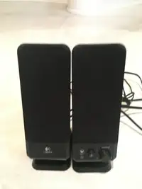 LOGITECH R-10 9" Tall Black Computer Speakers Plug & Play