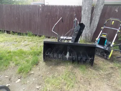 souffleur pour tracteur a pelouse ou autre tres propre je suis de lac -mégantic 8195839636 cell
