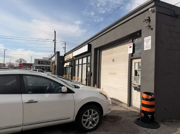 Warehouse Space with Outdoor Parking in Commercial & Office Space for Rent in City of Toronto - Image 4