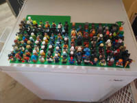 142 Lego Minifigure Lot