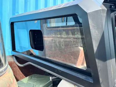 This pre-owned RSI SmartCap truck topper is built for the Jeep Gladiator, offering exceptional durab...