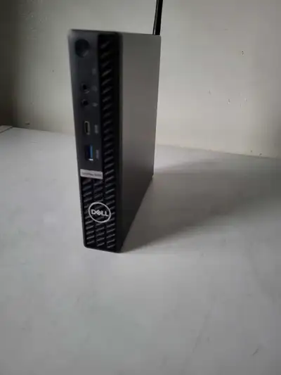 This pre-owned Dell OptiPlex 5090 Micro comes equipped with a powerful Intel Core i5 10th Gen proces...