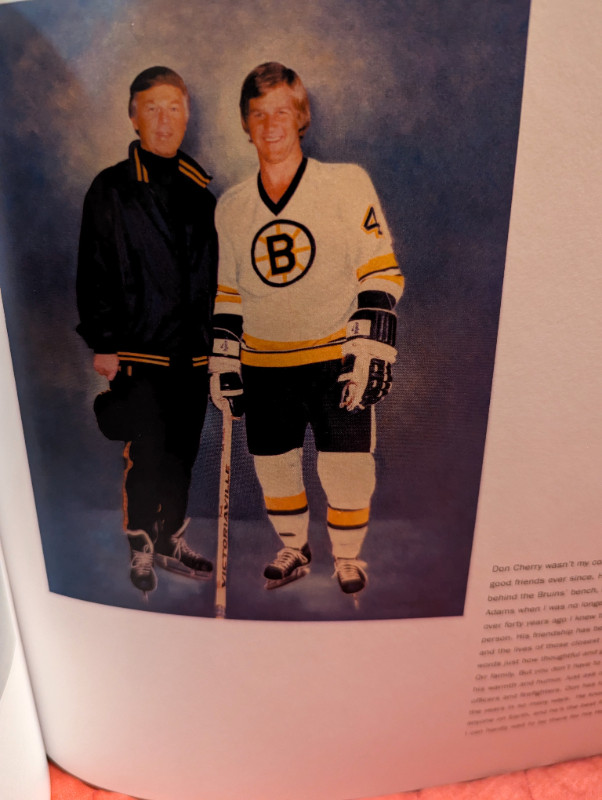 Bobby Orr My Story in Pictures Book in Arts & Collectibles in Oshawa / Durham Region - Image 3