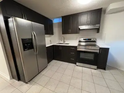 1 Bed + Den Basement – Parking, Laundry, Private Entrance Basement Apartment for Rent – Immediate Oc...