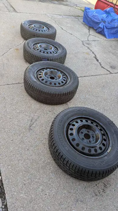 Set of 4 17" steel rims and tires Hyundai Tucson winters used 235/65R17 firestone 65% treads on tire...
