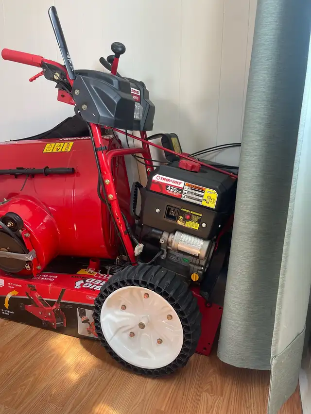 Souffleuse a neige 30 pouces 420 cc in Lawnmowers & Leaf Blowers in Longueuil / South Shore - Image 2