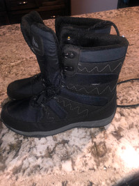 Mckinley Women’s Winter Boots SZ 8 **NEW**