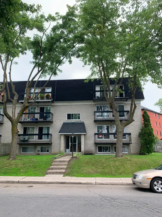 5 ½ - Pierrefonds – Completely New  / Completement Neuf – Condo