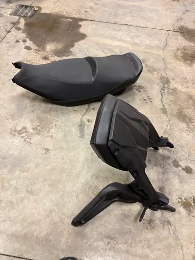 Skidoo gen 4 premium passeger seat and backrest Only used once
