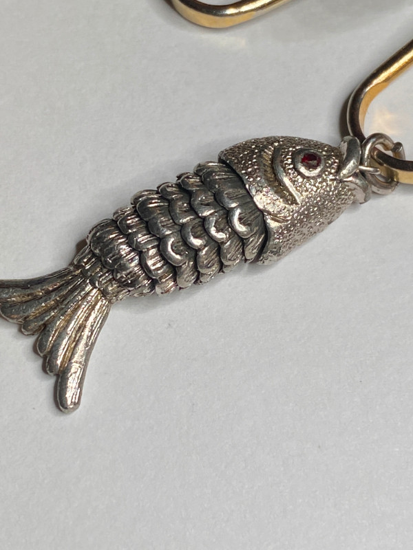 Vintage  Silver Articulated Moving Fish Pendant Red  Eye 1” Long in Arts & Collectibles in Vancouver - Image 3