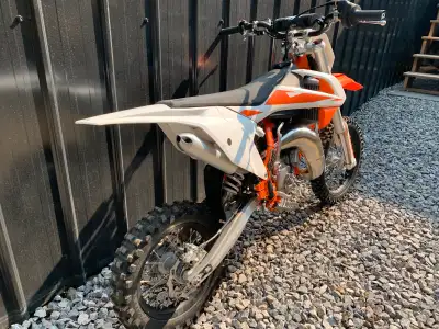 2020 KTM 65 sx kids/youth dirtbike for sale. Low hours in excellent condition. Like new with only 20...