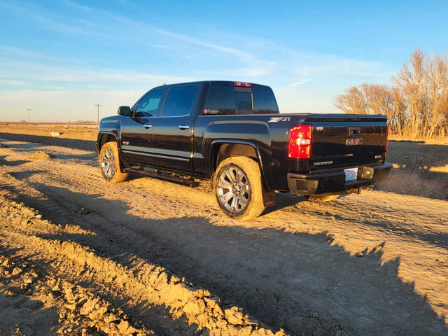 2015 GMC 1500 in Cars & Trucks in Medicine Hat - Image 4
