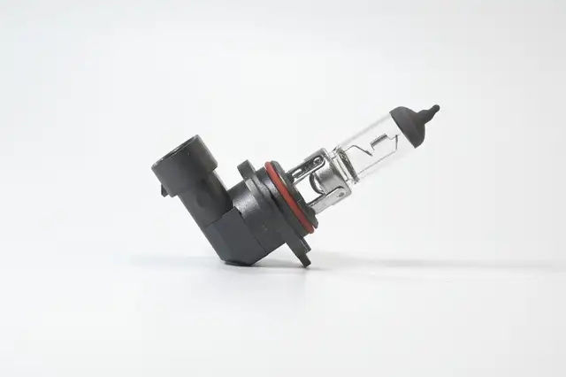 Hella 9006 HB4 Standard Halogen 12V 55W Headlight Light Bulb in Other Parts & Accessories in City of Toronto - Image 9