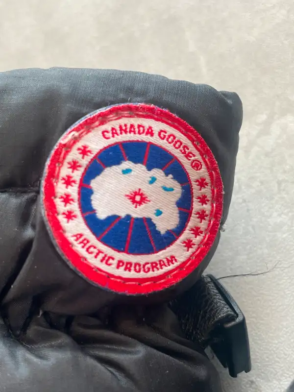 Genuine Canada Goose Winter Gloves in Men's in Muskoka - Image 6