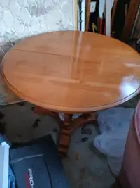 Free table has two leaves to expand it.