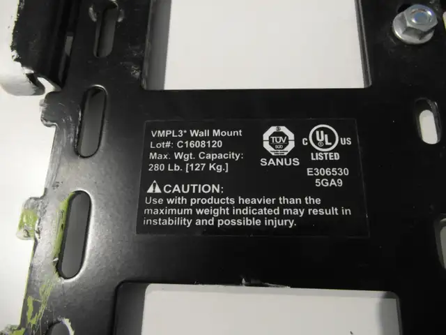 Sanus VMPL3 Support mural inclinable in Video & TV Accessories in Québec City - Image 2