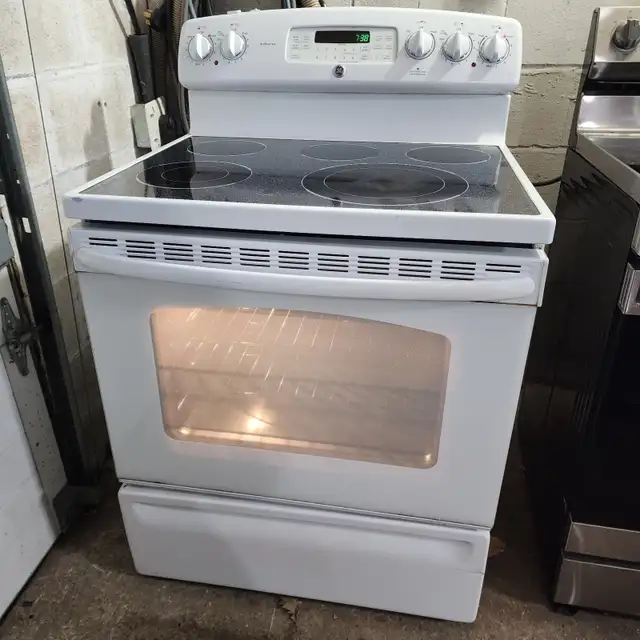 GE electric adora oven glass cook top White stove in Stoves, Ovens & Ranges in Oakville / Halton Region - Image 10