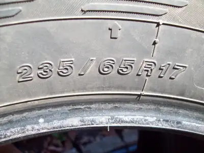 235/65 R17 Roulés à peine 1 mois. Changé de véhicule. Payé $1200 Était sur un Honda CRV légèrement n...