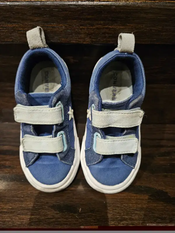 Kids Converse Shoes Size 9 in Kids & Youth in Markham / York Region - Image 3