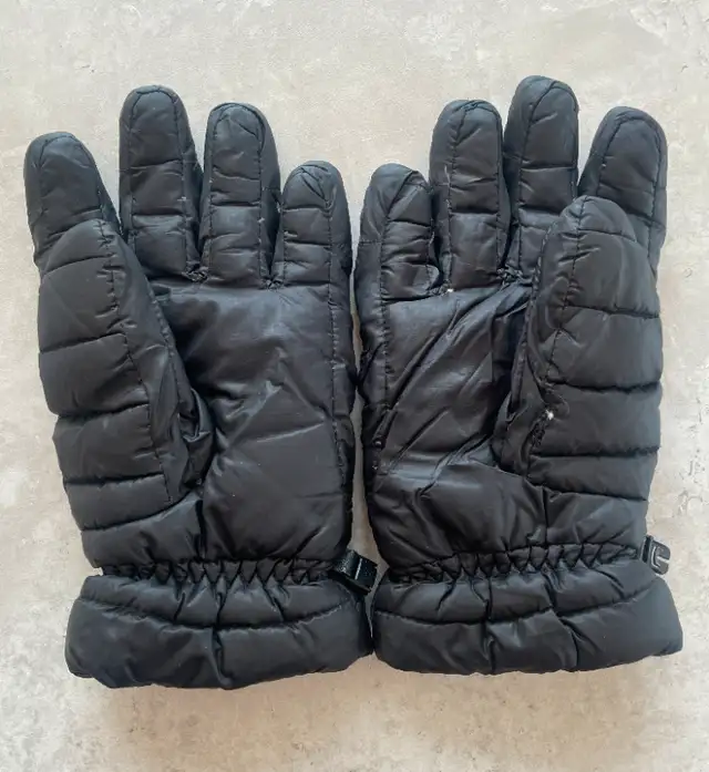Genuine Canada Goose Winter Gloves in Men's in Muskoka - Image 5