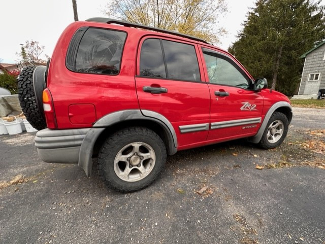 2004 Chevrolet Tracker ZR2 in Cars & Trucks in Norfolk County - Image 3