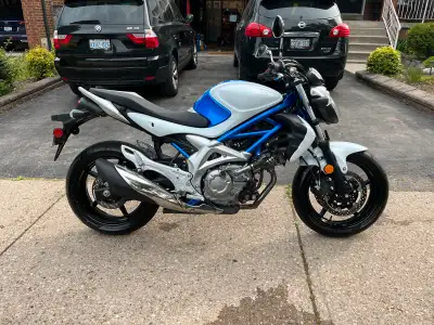 I have a 2009 Suzuki SFV 650 Only 10,000km on this bike Brand new Dunlop q3+ tires front and back Th...