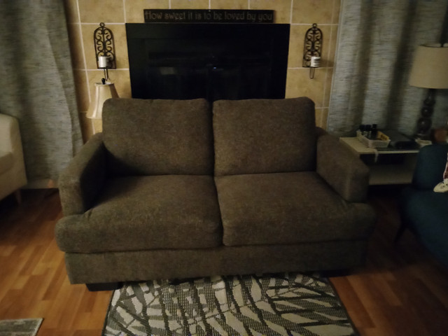 Loveseat brown fabric couch in excellent condition in Couches & Futons in Edmonton - Image 4