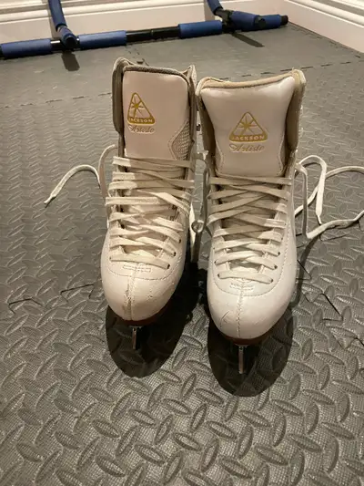 Figure skates size 3.5, View more