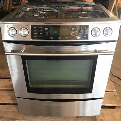 Gas oven/stove 