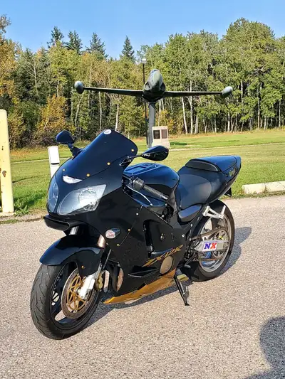 2001 Kawasaki ZX12r With 40 hp shot of Nitrous!! This is the last year for the most powerful version...