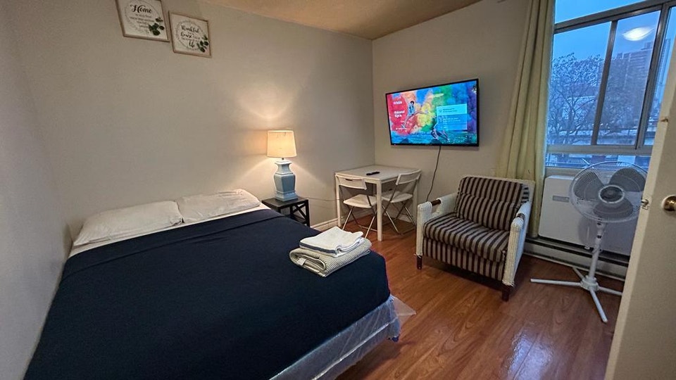 FURNISHED STUDIO APARTMENT IN DOWNTOWN TORONTO 5