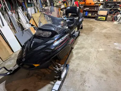 Selling for my girlfriends father. All original 2000 skidoo grand touring 600. Everything works as i...