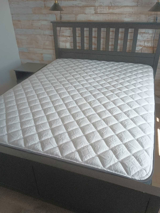 Matelas Queen mattress  dans Lits et matelas  à Longueuil/Rive Sud