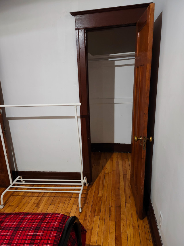 Colocation Etudiantes intl grande Chambres meublées Metro Pie-IX dans Chambres à louer et colocs  à Ville de Montréal - Image 4