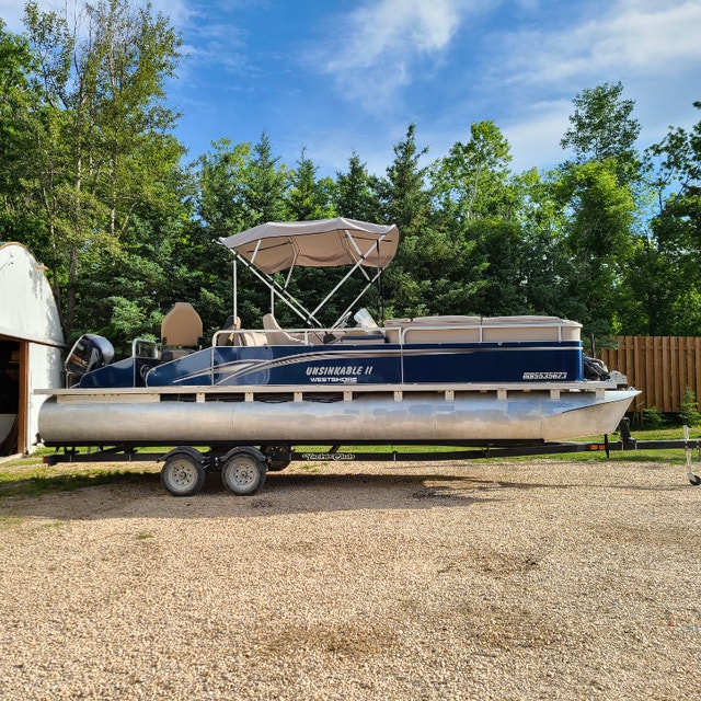 24' Manitou Pontoon Boat for Sale Powerboats & Motorboats Winnipeg
