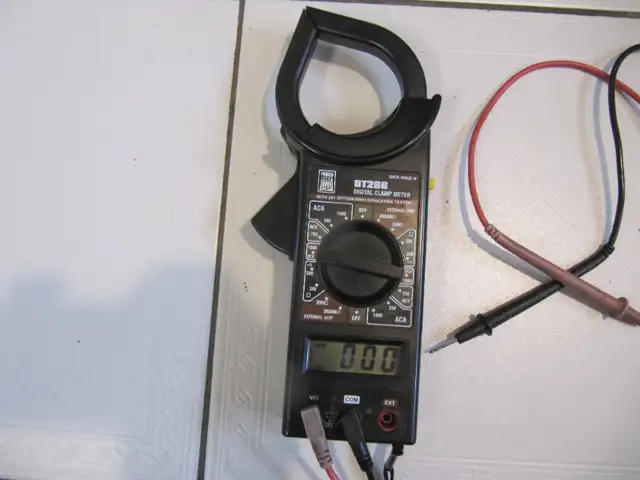 Power Fist Model DT266 Digital Clamp Meter In Good Condition in Hand Tools in Mississauga / Peel Region - Image 3