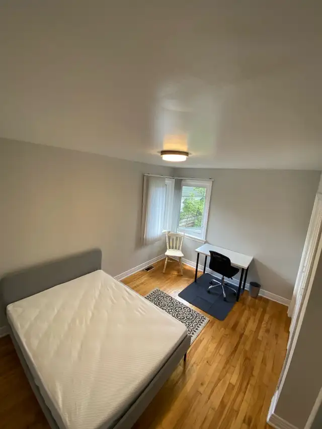 BEDROOM FOR RENT IN LUXURY STUDENT RENTAL NEAR CARLETON U! in Room Rentals & Roommates in Ottawa - Image 2