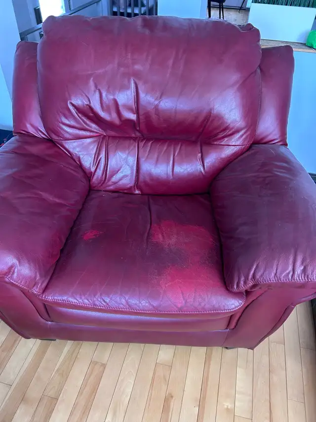 Fauteuil 2 places et 1 place en cuir bourgogne in Couches & Futons in Laval / North Shore - Image 3